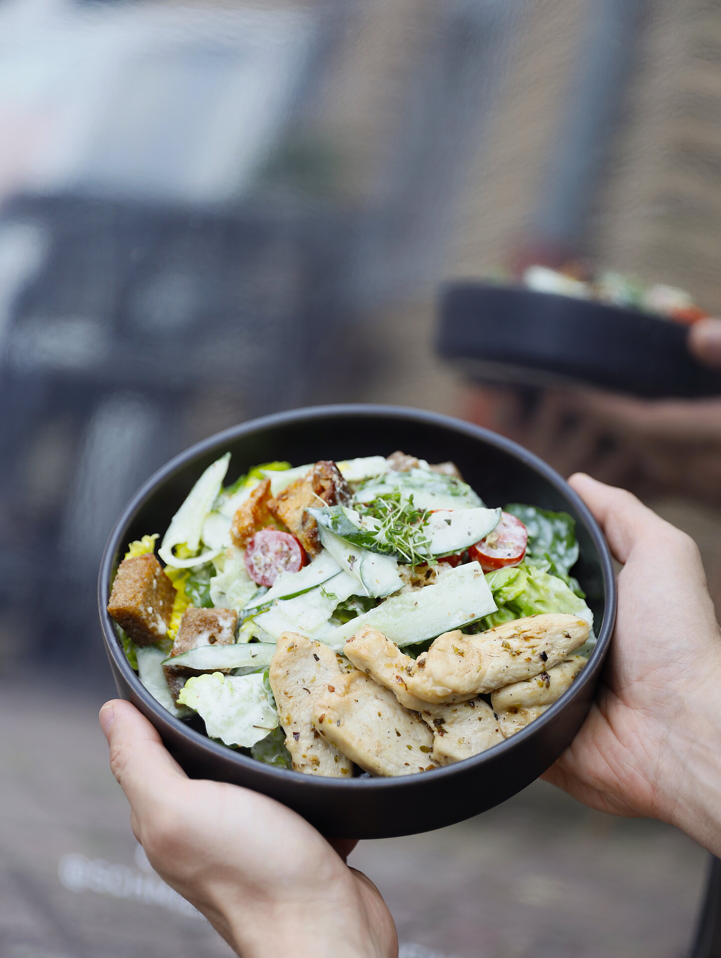 Salat mit Hühnchen & Croutons