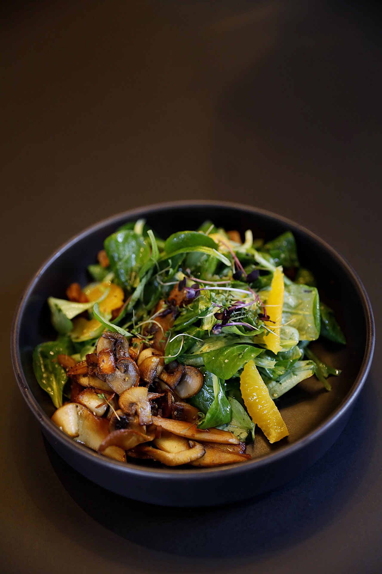 Salat mit Pilzen und Orangen